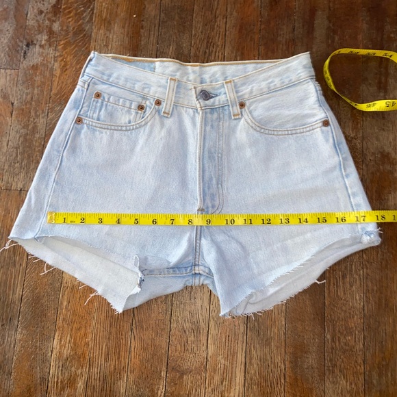 Vintage Levis shorts - Picture 4 of 6